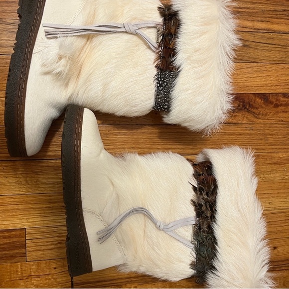 BearPaw Kola Cream goat Fur Boots with Brown Sole - Picture 4 of 4